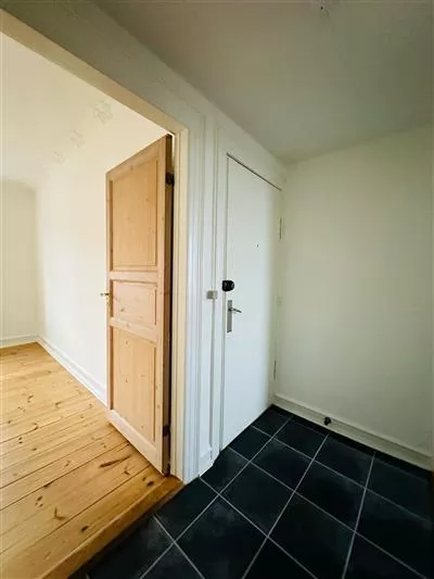 6821