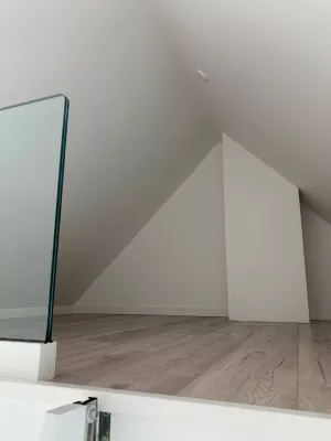 6885