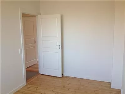 7002