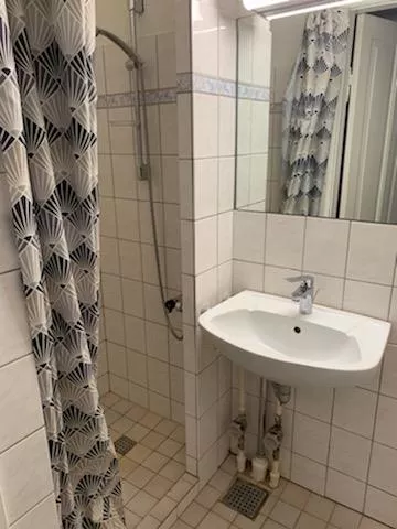 7006
