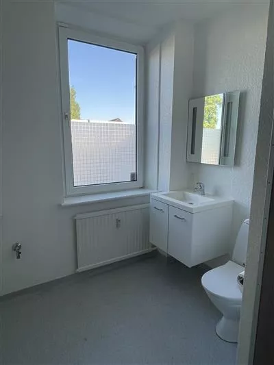 7008