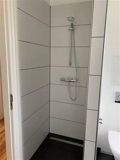 7010