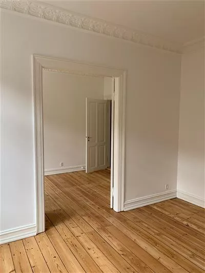 7010