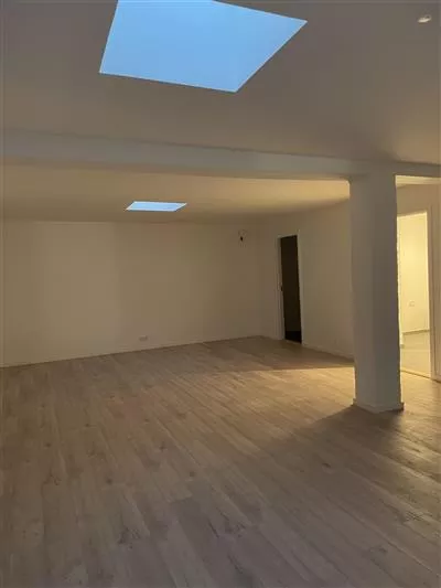 7577